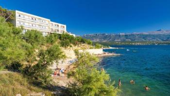 Nouvel hôtel de première ligne en bord de plage à vendre dans la région de Zadar avec centre spa ! 