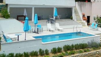 Charming small hotel with swimming pool on Omis riviera 