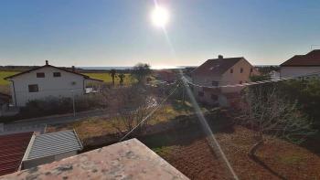 Super-Angebot in Novigrad - Penthouse-Wohnung von 160m2 zum Renovieren mit wunderschönem Meerblick 