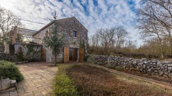 Beautiful old stone house in Malinska, Malinska-Dubašnica 