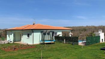 Single-storey villa with swimming pool in Umag area 