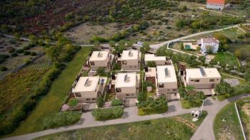 Complex of urbanized land plots with project and building permits for 6 lux villas 