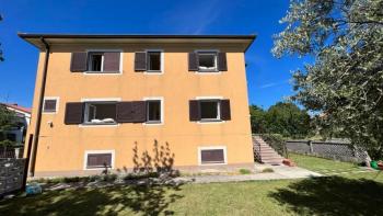 Shining house with three residential units and a tavern in Labin area 