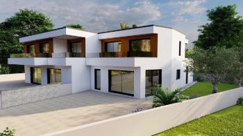 Komplex von neu gebauten Doppelhaushälften bietet 4 ähnliche Einheiten 