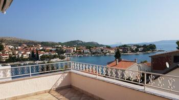 House in Zaboric just 30 meters from the sea and with private berth for a boat! 