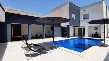 New modern villa with swimming pool in Povljana on Pag peninsula 