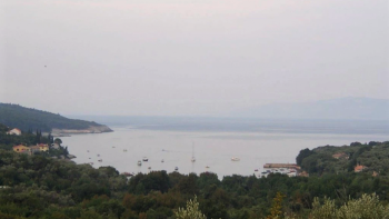 Mischung aus urbanisiertem und nicht urbanisiertem Land in Rabac, Labin, mit Meerblick 