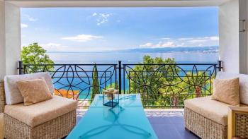 Dwupoziomowy penthouse w fantastycznej lokalizacji, drugi rząd do morza, Opatija 