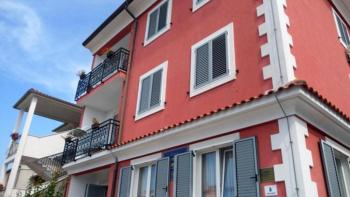 Immeuble d&#39;appartements de qualité dans le très populaire Rovinj à seulement 600 mètres de la mer ! 