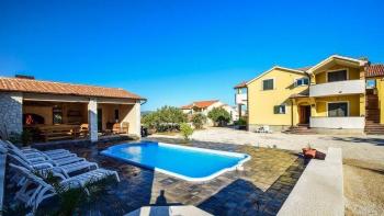 Spacious villa for sale in Vodice 