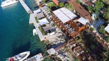 Wyjątkowa restauracja nad brzegiem morza na sprzedaż na wyspie Kornati 