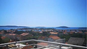 House with sea views for sale in Brodarica 