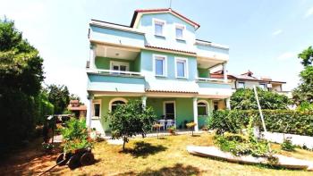 Apart-house of 11 apartments in Medulin, wonderful green area only 500 meters from the sea 