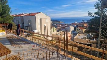 Az új rezidencia Makarska központjában kínál 2 hálószobás apartmanokat 