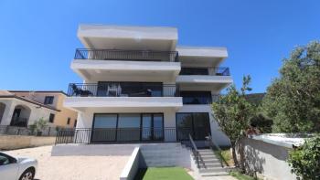 Nouvel appartement de luxe avec vue sur la mer sur l'île de Rab à Barbat à seulement 300 mètres de la mer ! 