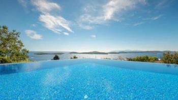 Hochmoderne Luxusvilla auf Hvar, nur 300 Meter vom Meer entfernt 