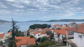 Advantageous house and land plot for sale on Ciovo just 150 meters from the sea 