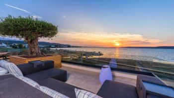 Hochmoderne Luxusvilla in 1. Reihe zum Meer in der Gegend von Zadar 