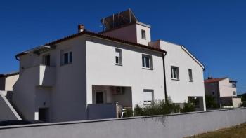 House in Pomer, Medulin, with 3 apartments 