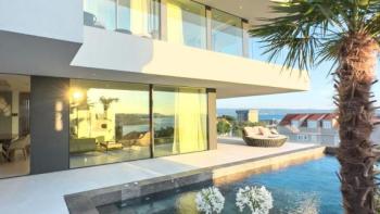 Luxury villa in a top location near Split, with sea views 