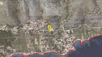 Städtisches Grundstück zum Verkauf in Zavala, ca. 500 Meter vom Meer entfernt 