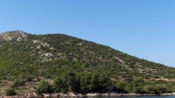 Fantastisches T1-Grundstück auf der begehrten Insel Hvar, nur 50 Meter vom Meer entfernt 