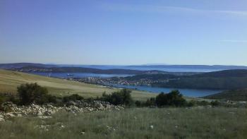 Terrain agricole spacieux au-dessus de Trogir 