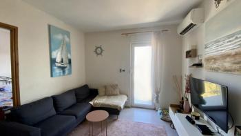 Two-bedroom apartment with sea views in Novigrad 