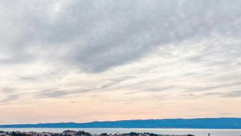 Terrain constructible avec vue sur la mer dans la région de Split 