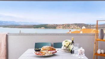 Charmantes Apartment mit zwei Schlafzimmern und Meerblick in der Bucht Soline auf der Insel Krk 