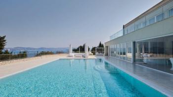 Nejlepší vila na Istrijském poloostrově v 1. linii k moři v rámci luxusního 5***** resortu 