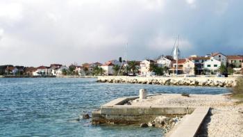 Apart-Haus in der 1. Meereslinie in der Gegend von Zadar 