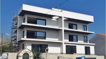 Nouveau complexe d'appartements à Ciovo, à 350 mètres de la mer 