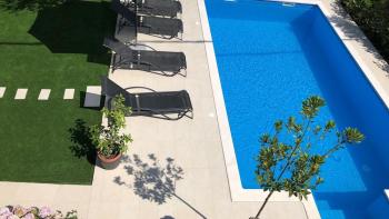 Wspaniały pensjonat z basenem na Ciovo, zaledwie 100 metrów od morza 