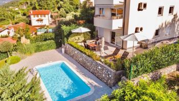 Appartement à Ičići, Opatija avec piscine partagée 