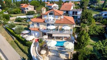 Magnifique appart-villa de 5 appartements avec piscine dans le quartier de Medulin 