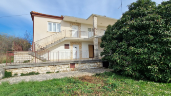 House with 2 apartments in Rovinj, 2 km from the sea 