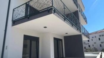 Apartmán se zahradou v nové moderní rezidenci na Čiovo, Trogir 