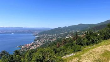 Großzügiges Grundstück mit Meerblick in Lovran 