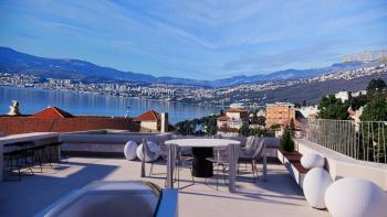Luxusní penthouse v centru Opatije, soukromá poloha a střešní bazén, pouhých 200 m od moře 