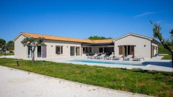 Beautiful modern villa in Valtura-Liznjan area of half a hectare of land 