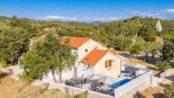 Charming stone villa on Brac island, with swimming pool 