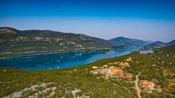 Более 3 га земли в 1-м ряду от моря в районе Дубровника. 