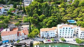 Super attraktives Stadtgrundstück in Mimice, Omis Riviera 