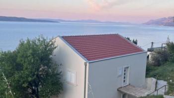 Perfektes Haus mit 3 Wohnungen und herrlichem Meerblick an der Riviera von Omis 