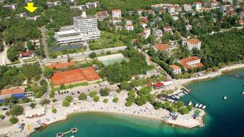 Fantastisches Stadtgrundstück in Crikvenica, nur wenige Schritte vom Meer entfernt 