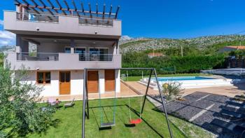 Wonderful villa on Omis riviera, within peaceful and green surrounding 