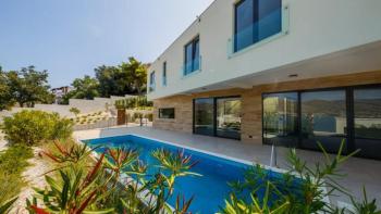 Wunderschöne moderne Villa in zweiter Linie auf der Halbinsel Ciovo 