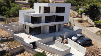 Luxuriöse neue Villa in Rogoznica zu verkaufen, 100 m vom Meer entfernt 