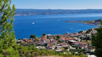 Terrain urbain près d'Omis 